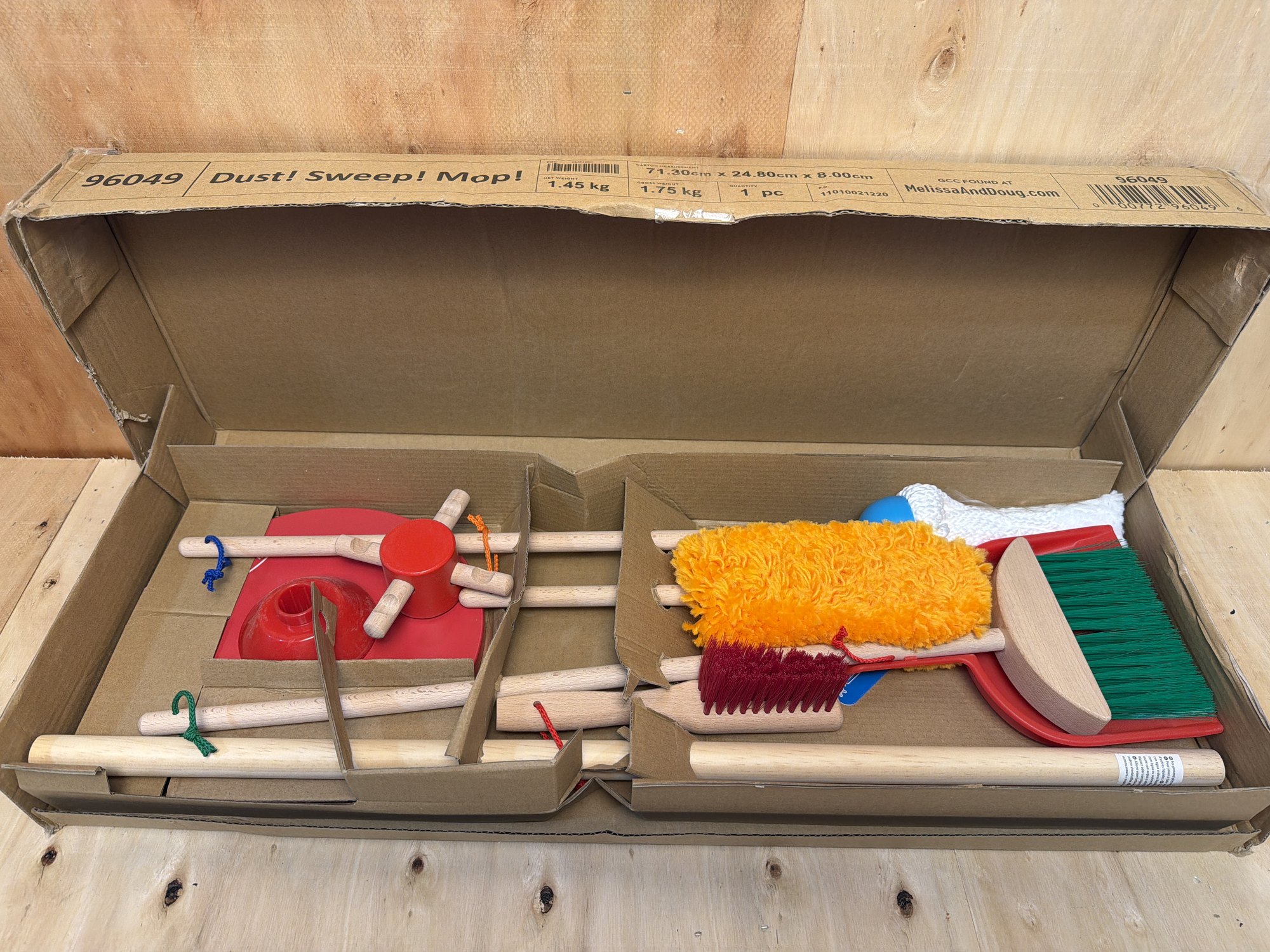 Melissa & Doug Dust Sweep Mop 6-Piece Pretend Play Set, Toddler Toy Cleaning, Pretend Play Home Cleaning, Kids Broom and Mop Set for Ages 3+ Dust! Sweep! Mop! — photo 8