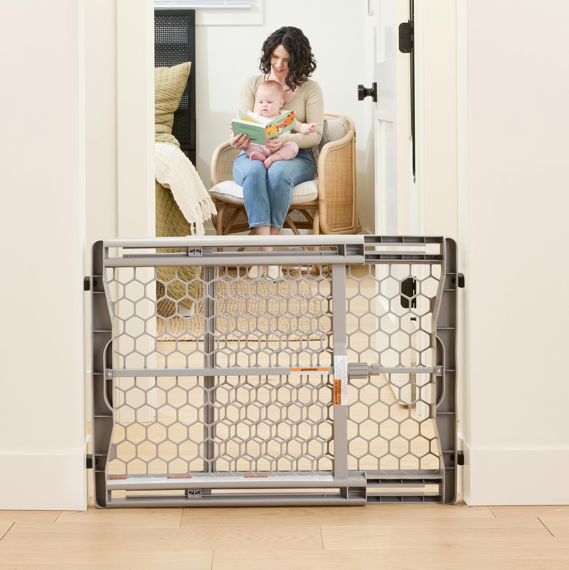 Regalo Easy Fit Plastic Adjustable Extra Wide Baby Gate, 1 Count (Pack of 1) — photo 5