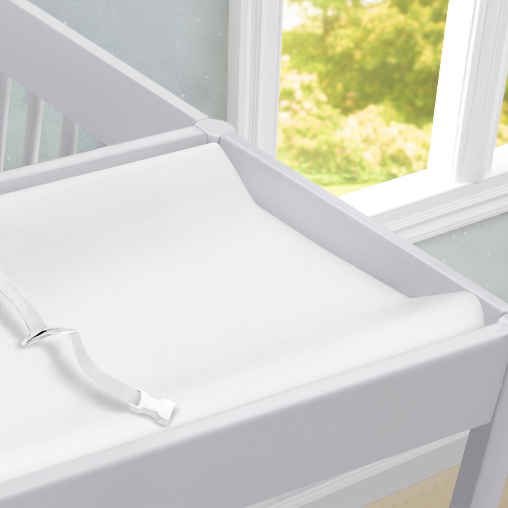 Delta Children Crib and Changer Changing Pad and Plush Cover - Works with Crib and Changers - Machine Washable Cover. Waterproof, White — photo 3