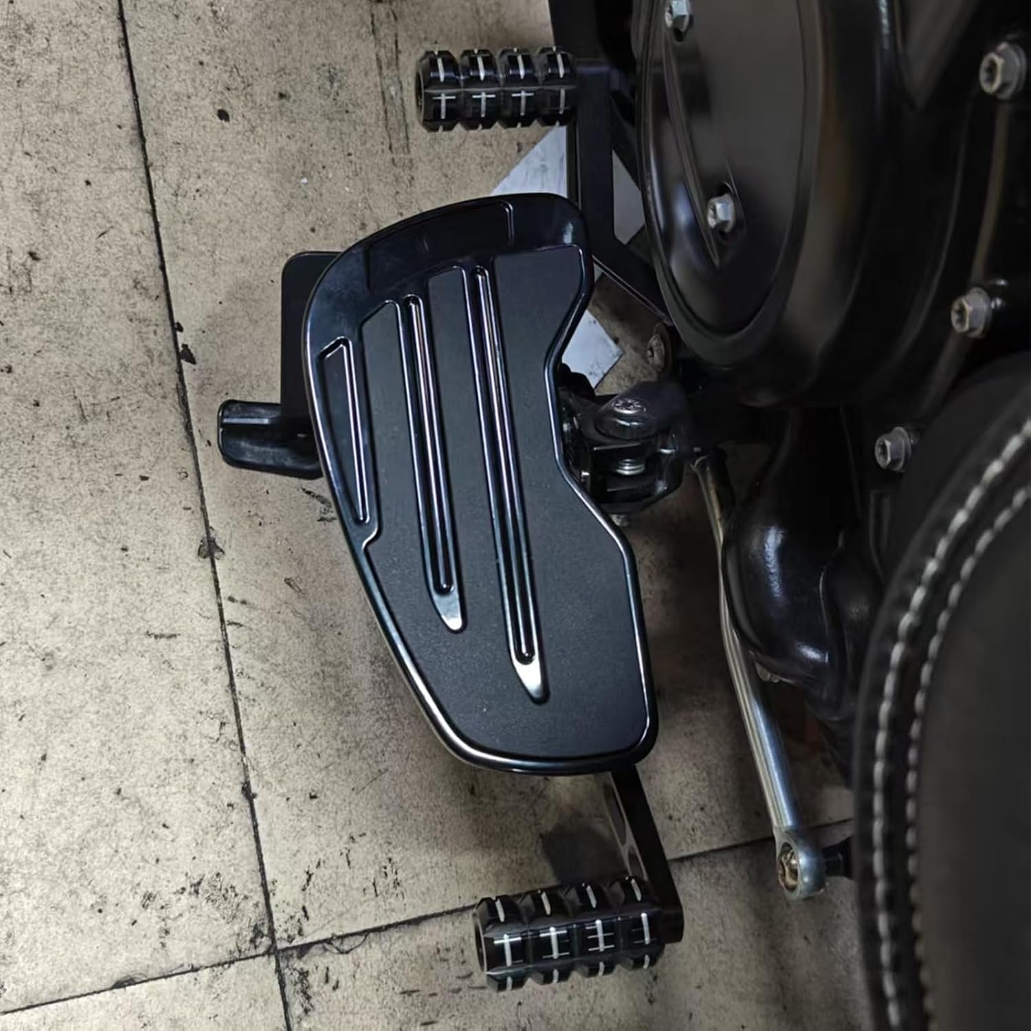 Motorcycle Footpeg Front Footrest Pegs for Harley Nightster 975 Special 2022 2023 2024 Driver Foot Pegs Motorbike Highway Footboard Accessories PM