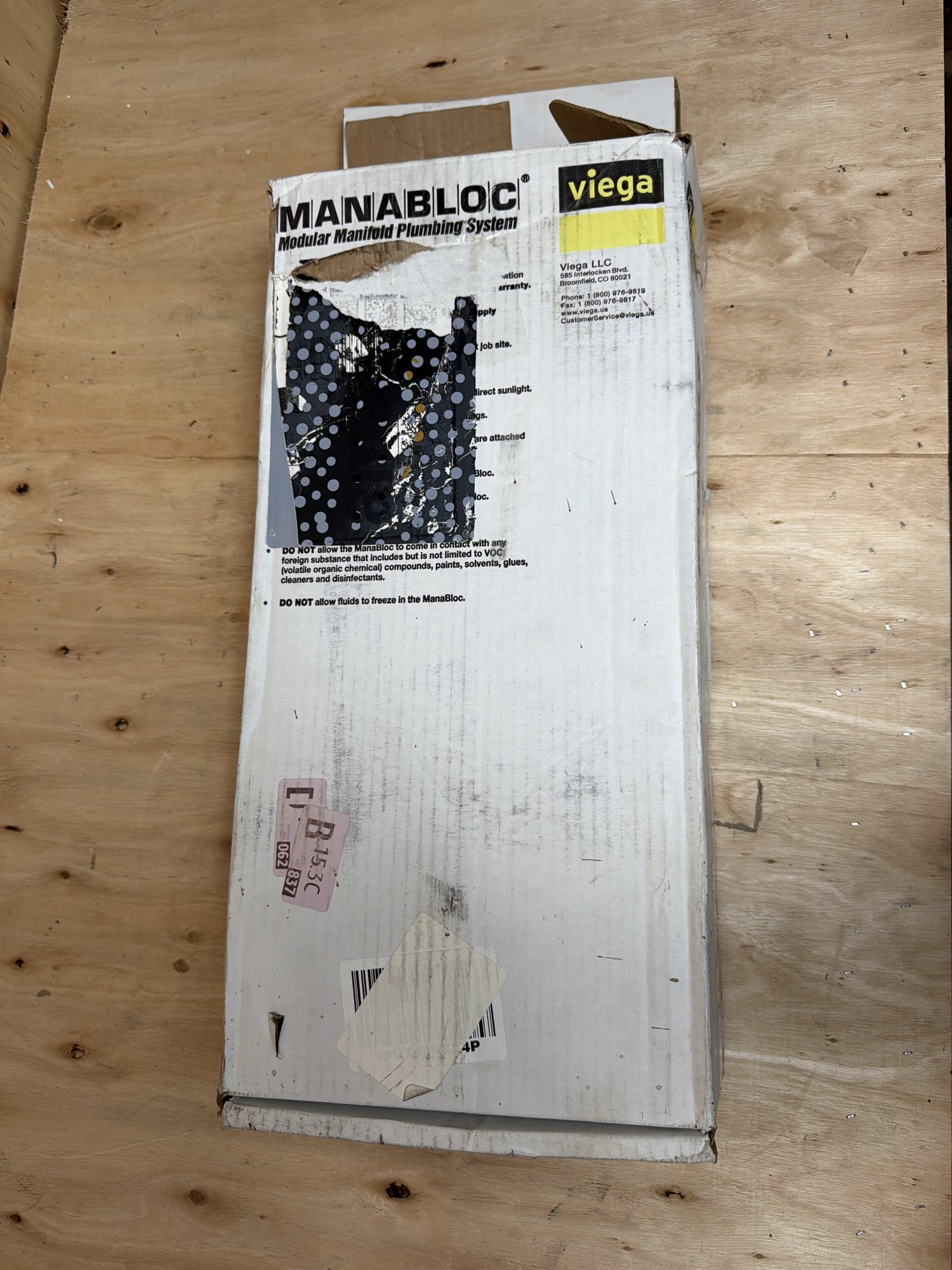 Manabloc 1/2 in. x 18 Port Polysulfone Distribution Manifold (8 Hot/10 Cold) — photo 6