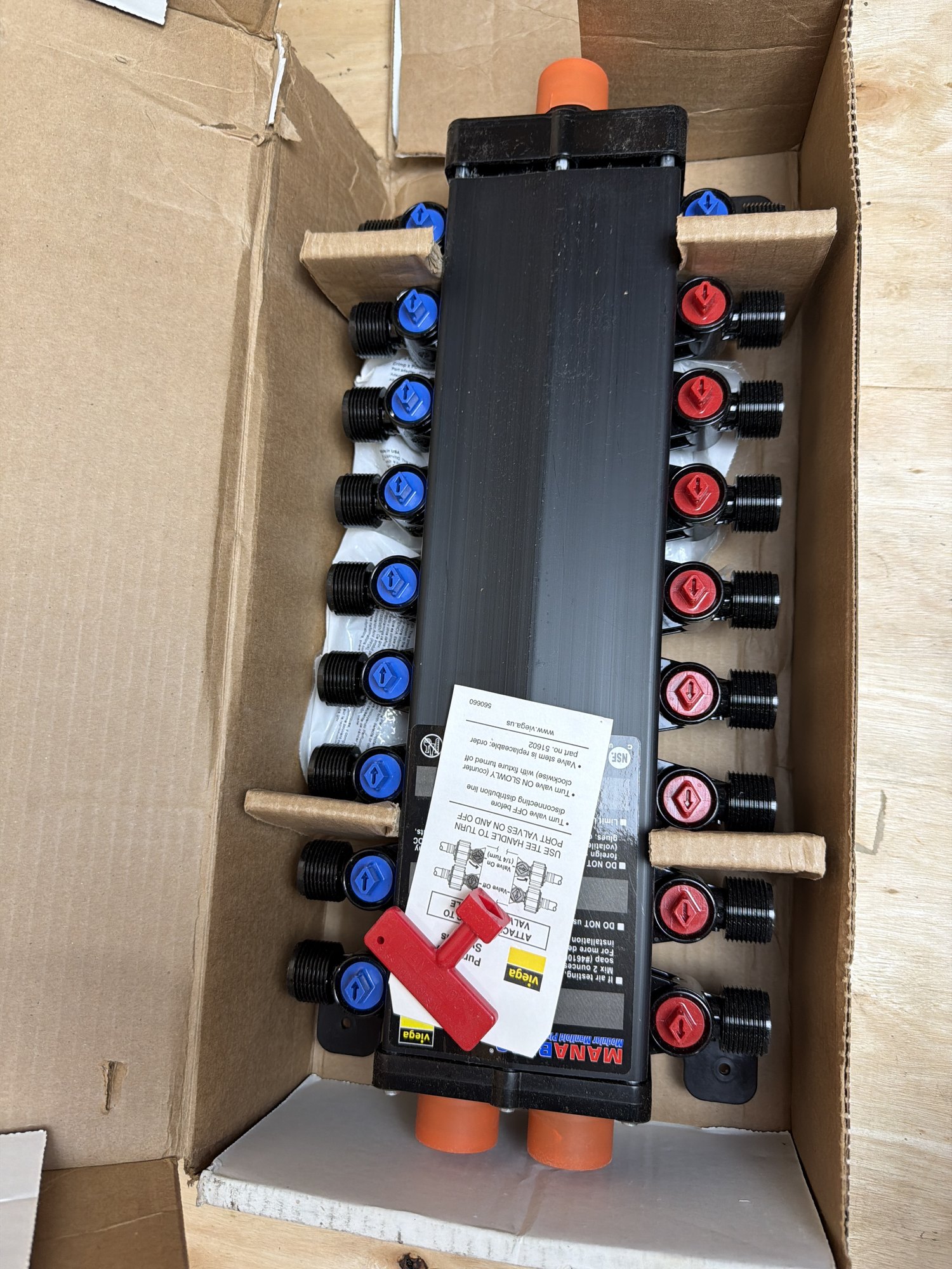 Manabloc 1/2 in. x 18 Port Polysulfone Distribution Manifold (8 Hot/10 Cold) — photo 8